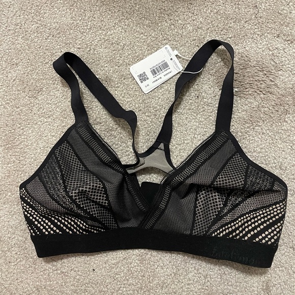 Lululemon sports bra - Picture 1 of 3